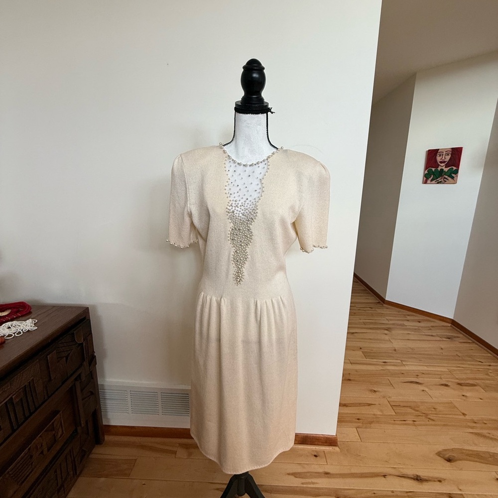 Hottest vintage cream dress I never wore- deep V - Picture 5 of 12
